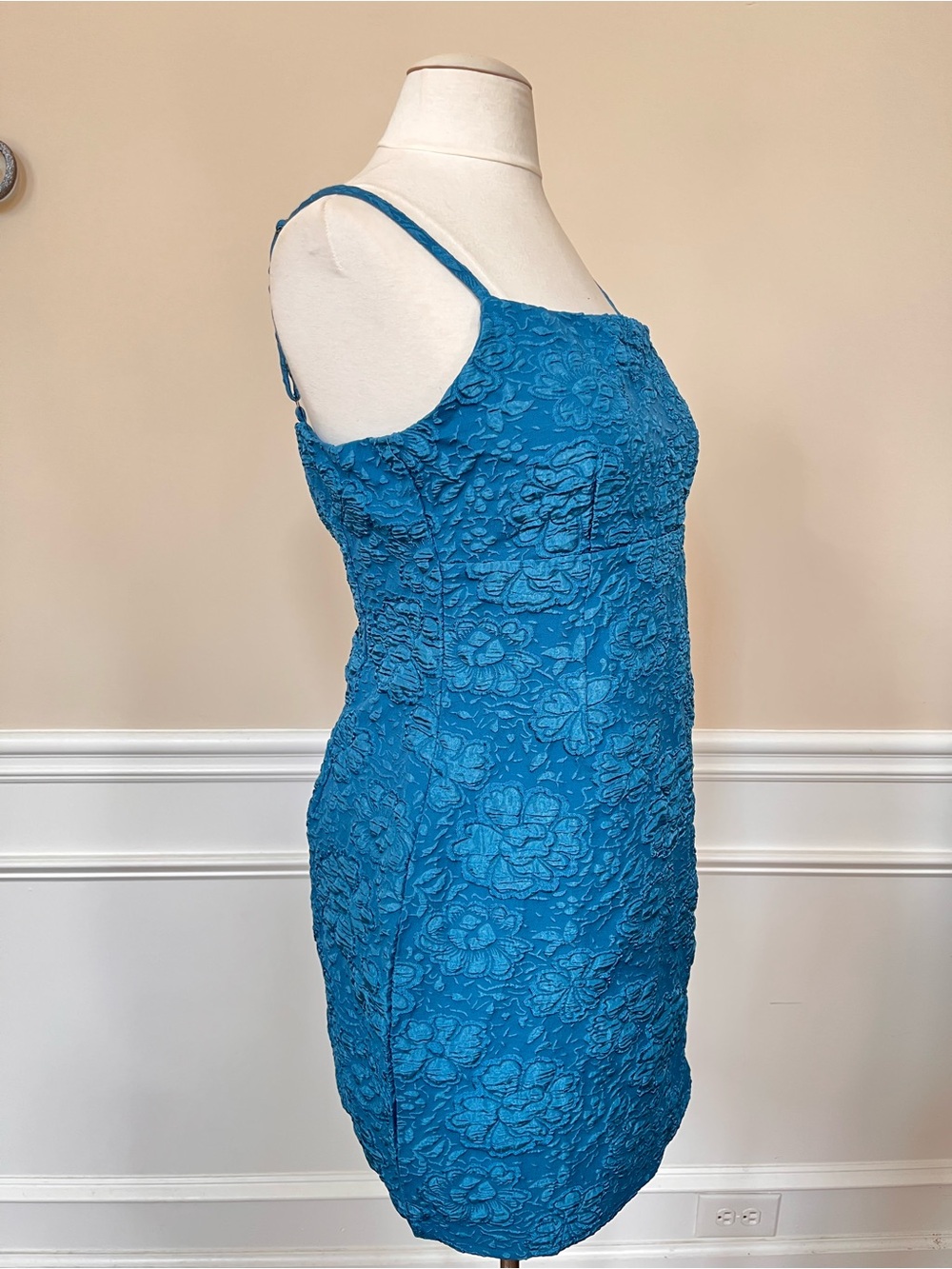 NWT LIVE TO BE SPOILED TURQUOISE FLORAL TEXTURED MINI DRESS | SIZE XL - Picture 5 of 10